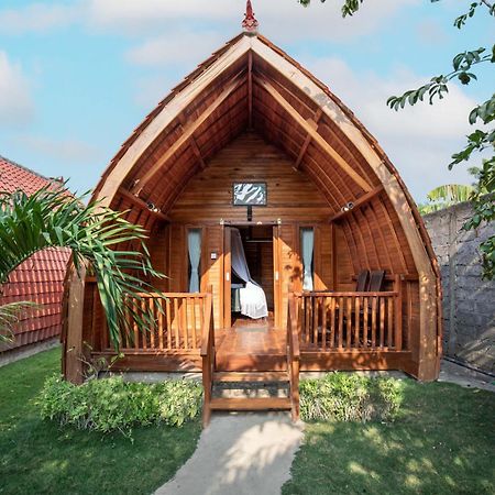Made Taro - Menjangan Homestay Banyuwedang Exterior photo