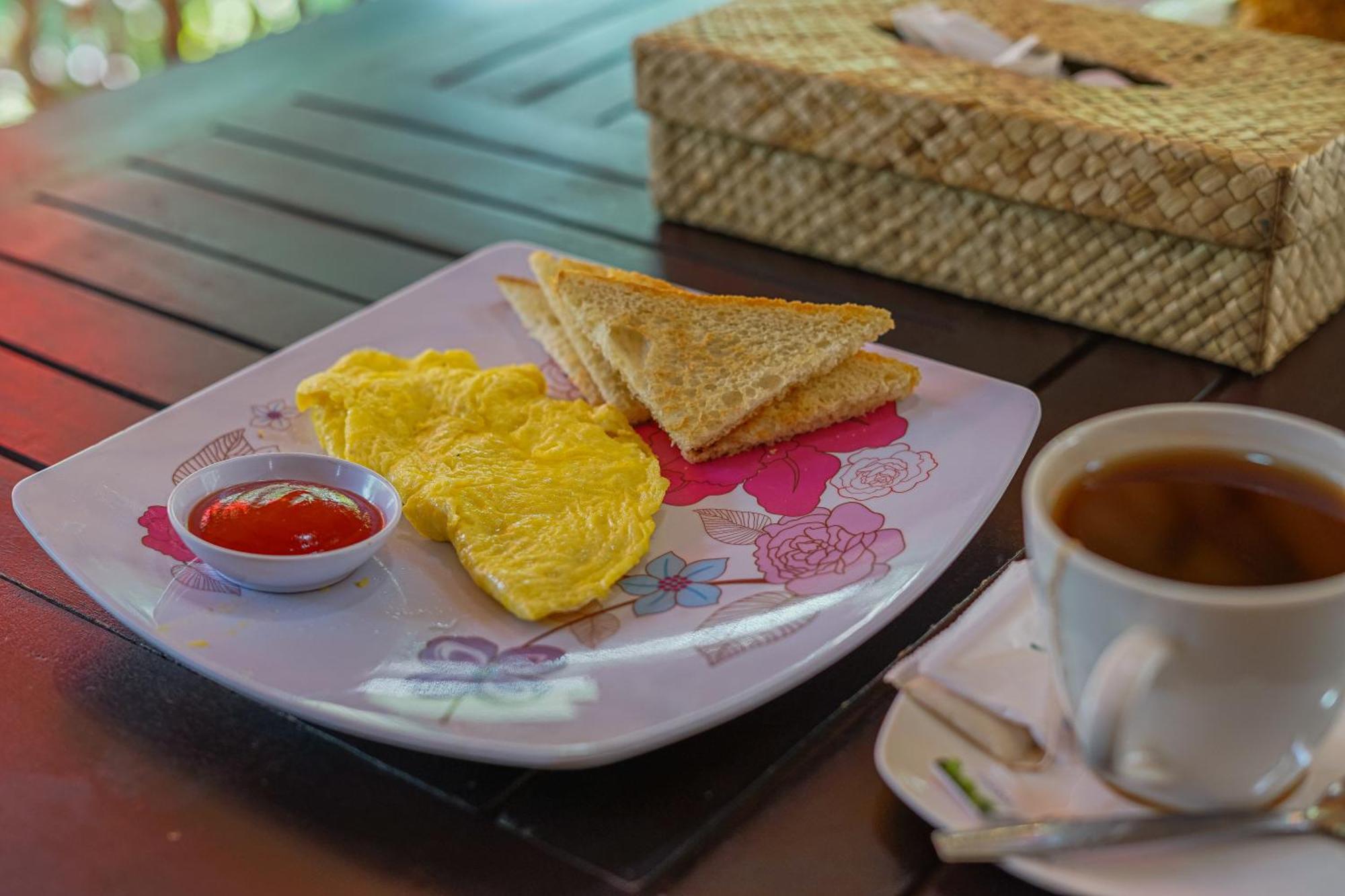 Made Taro - Menjangan Homestay Banyuwedang Exterior photo