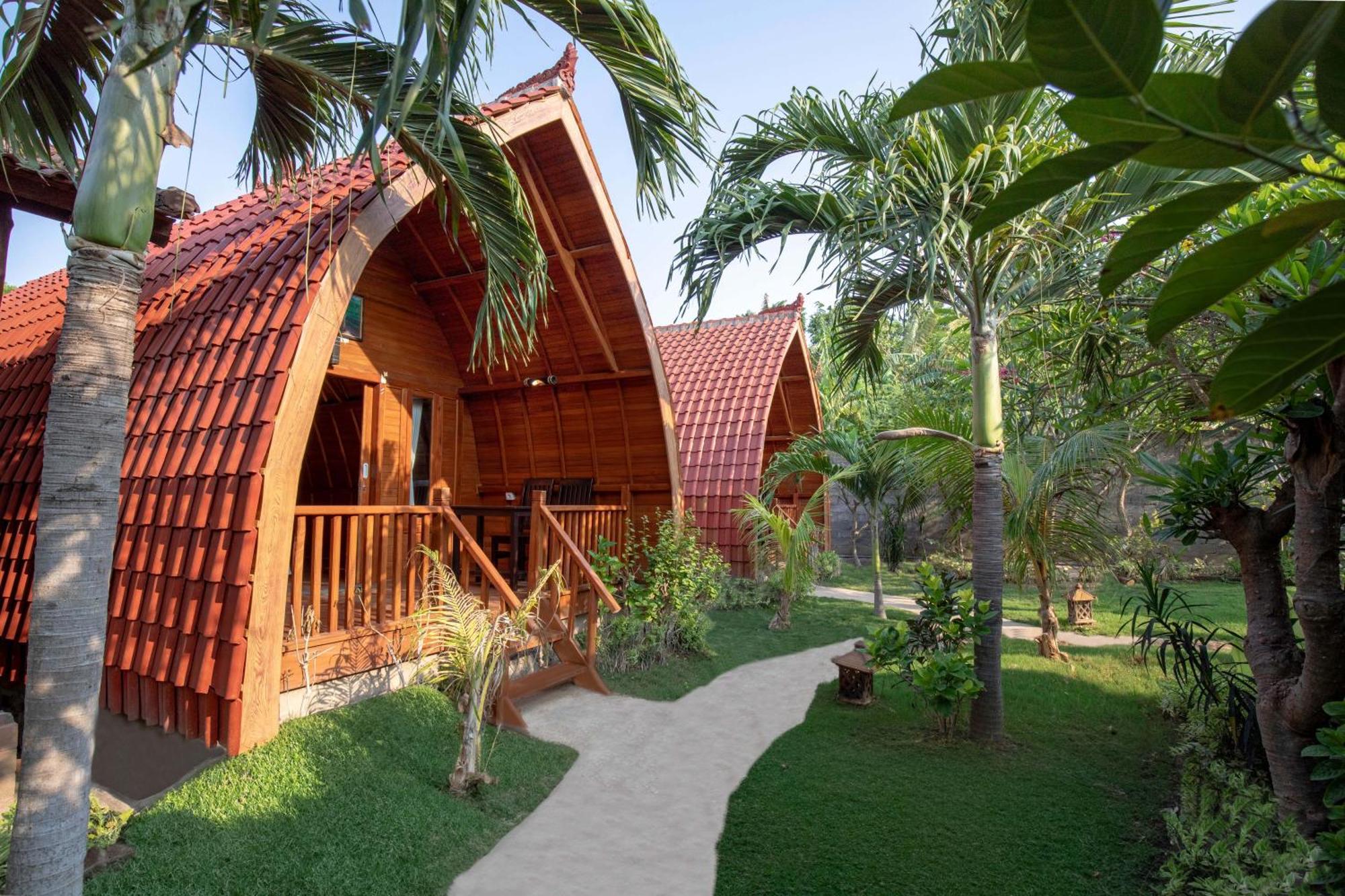 Made Taro - Menjangan Homestay Banyuwedang Exterior photo