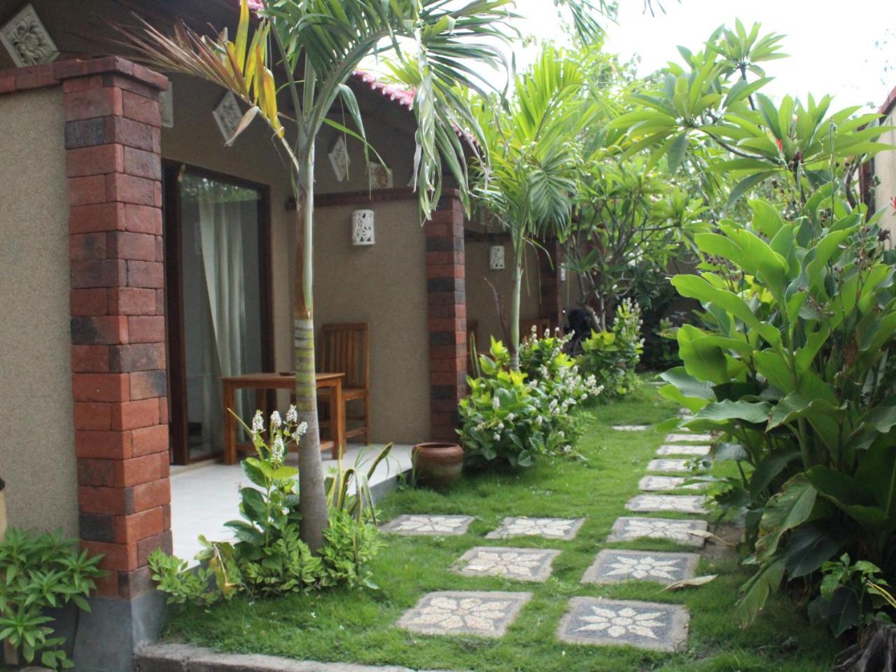 Made Taro - Menjangan Homestay Banyuwedang Exterior photo