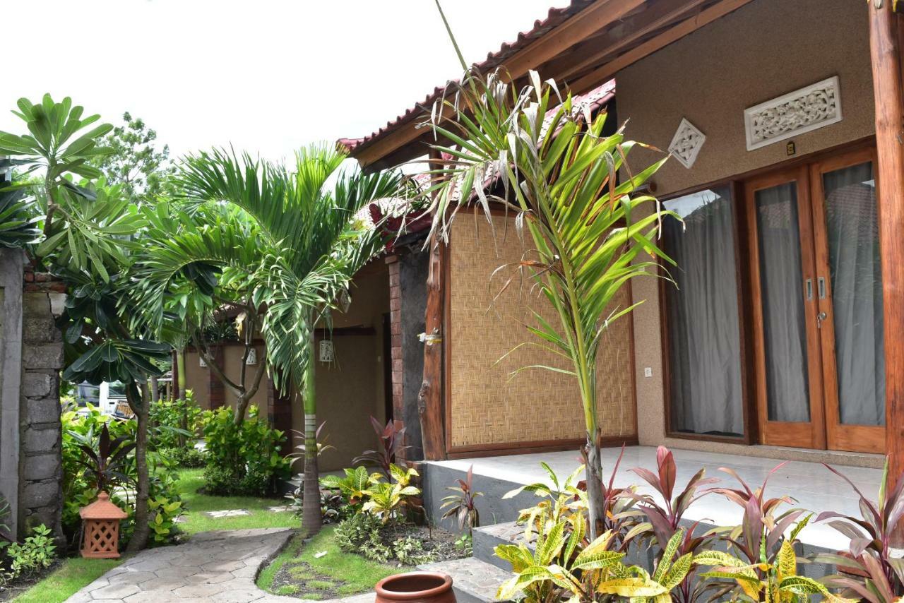 Made Taro - Menjangan Homestay Banyuwedang Exterior photo